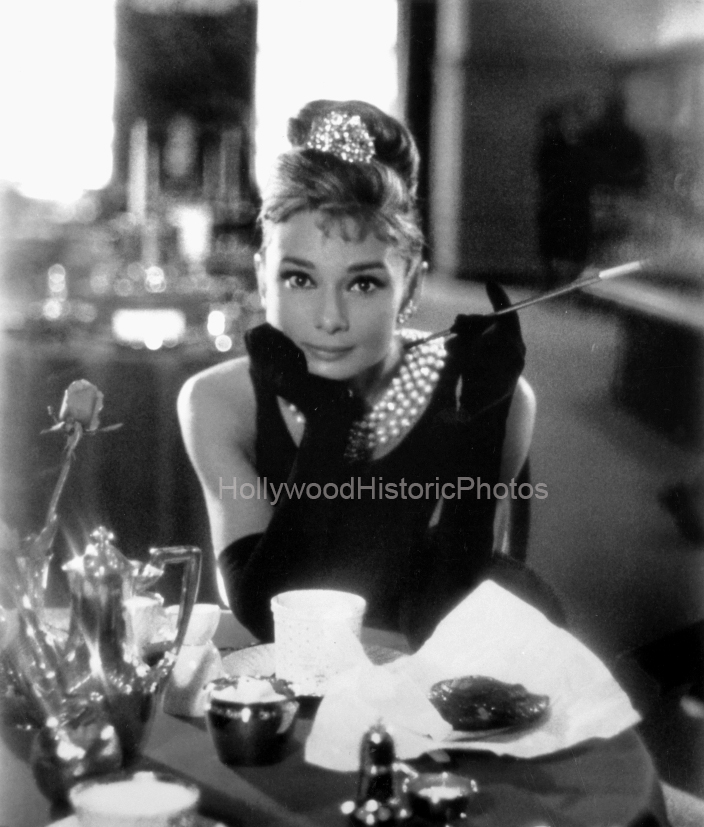 Audrey Hepburn 1961 Breakfast at Tiffanys (3) wm.jpg